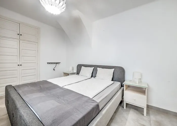 Сasa de vacaciones Townhouse In Capistrano Village With 2 Pool Areas Nerja