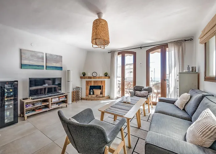 Сasa de vacaciones Townhouse In Capistrano Village With 2 Pool Areas Nerja