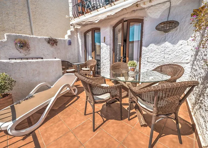 Сasa de vacaciones Townhouse In Capistrano Village With 2 Pool Areas Nerja