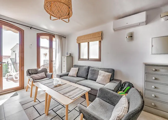 Сasa de vacaciones Townhouse In Capistrano Village With 2 Pool Areas Nerja